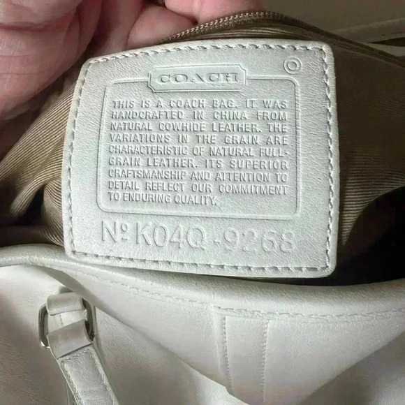 Beautiful Coach Hamptons White Leather Purse - Excellent Condition - Picture 13 of 15